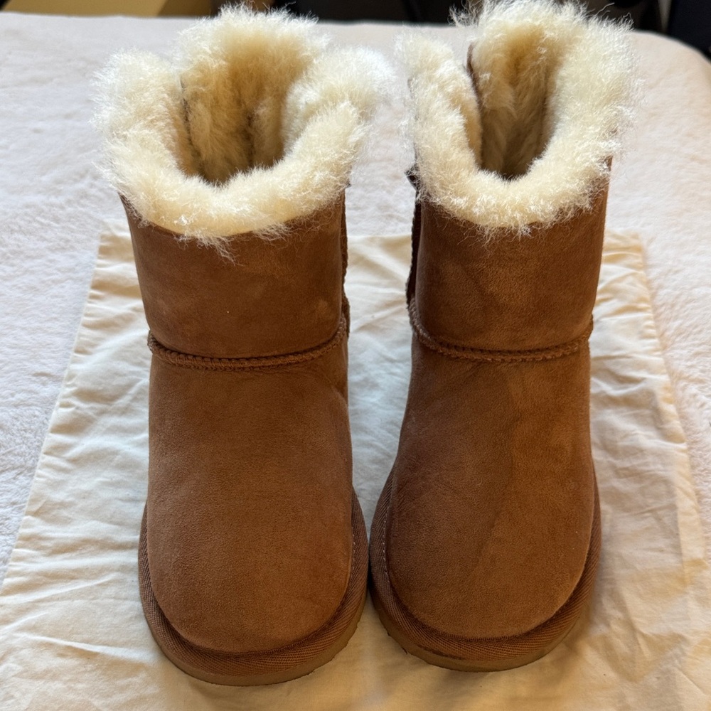 UGG Kids 13 Mini Bailey Bow II water resistant - Picture 7 of 15